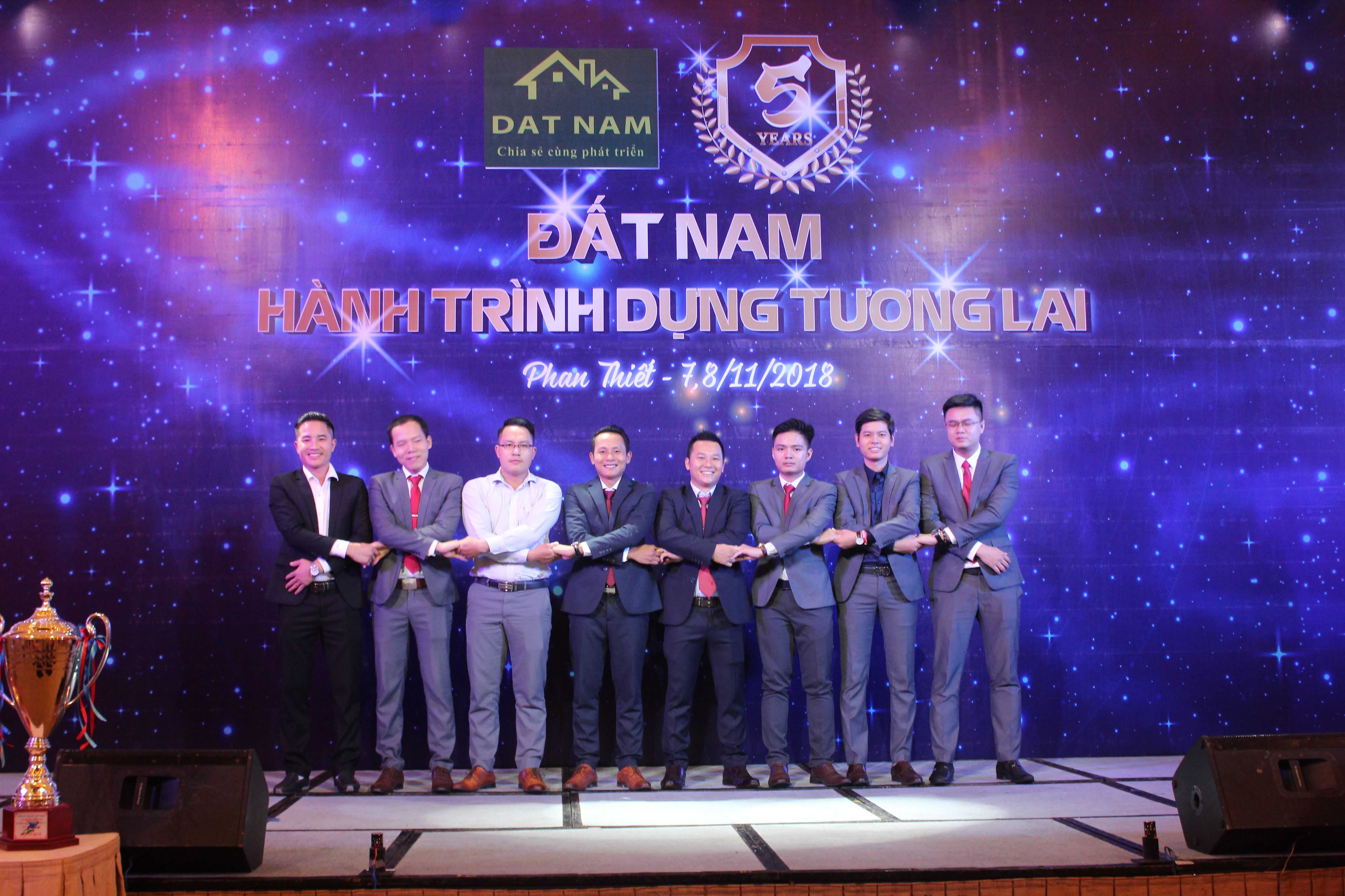 SỰ KIỆN MỪNG SINH NHẬT ĐẤT NAM 5 NĂM: XÚC ĐỘNG VÀ TRÀN ĐẦY TỰ HÀO